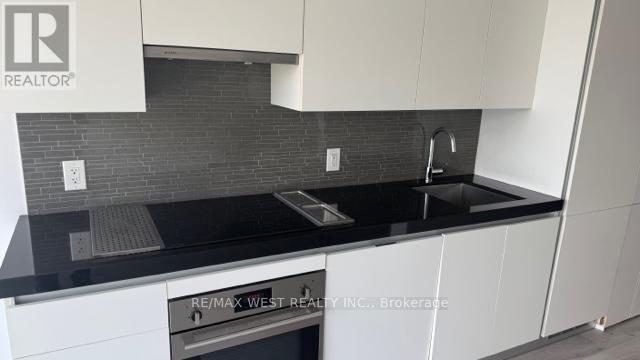 Photo du bâtiment - 625-629-1629 King St W