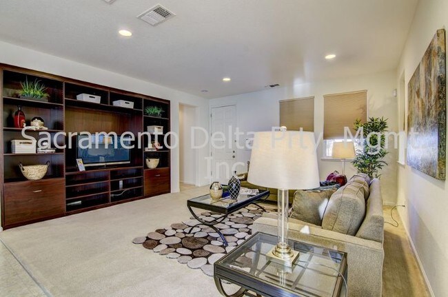 Building Photo - 2926 Club Center Dr