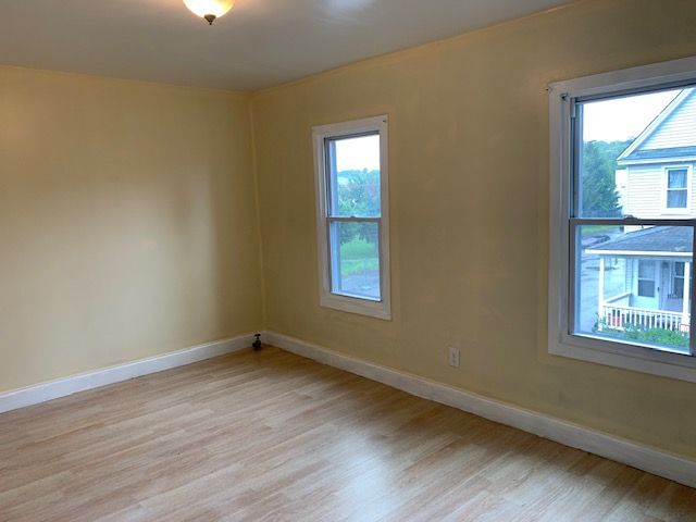 Building Photo - 886 Scanlon Ave