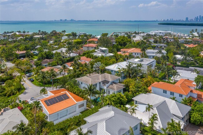 Foto del edificio - 275 Hampton Ln