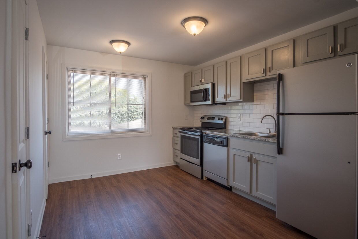 Foto principal - 829 30th St S