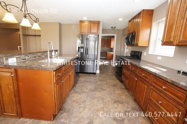 Foto del edificio - 30871 Lorain Rd
