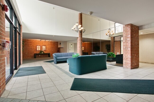 Photo - 1615 E Central Rd Apartment