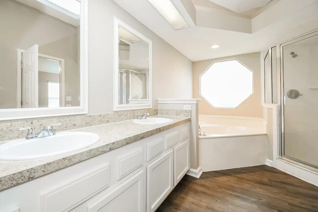 Building Photo - 12244 Mantle Dr