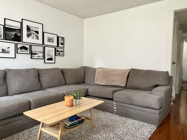 Foto del edificio - 3241 N Lawndale Ave