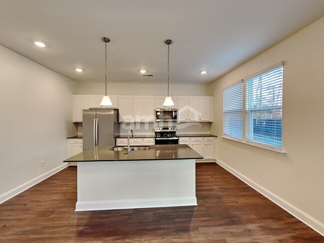 Foto del edificio - 600 Rivermist Drive