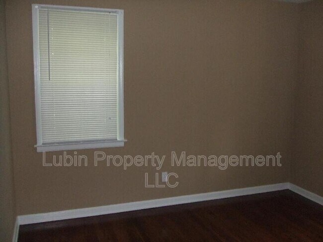 Foto del edificio - 2630 Whitman Ave
