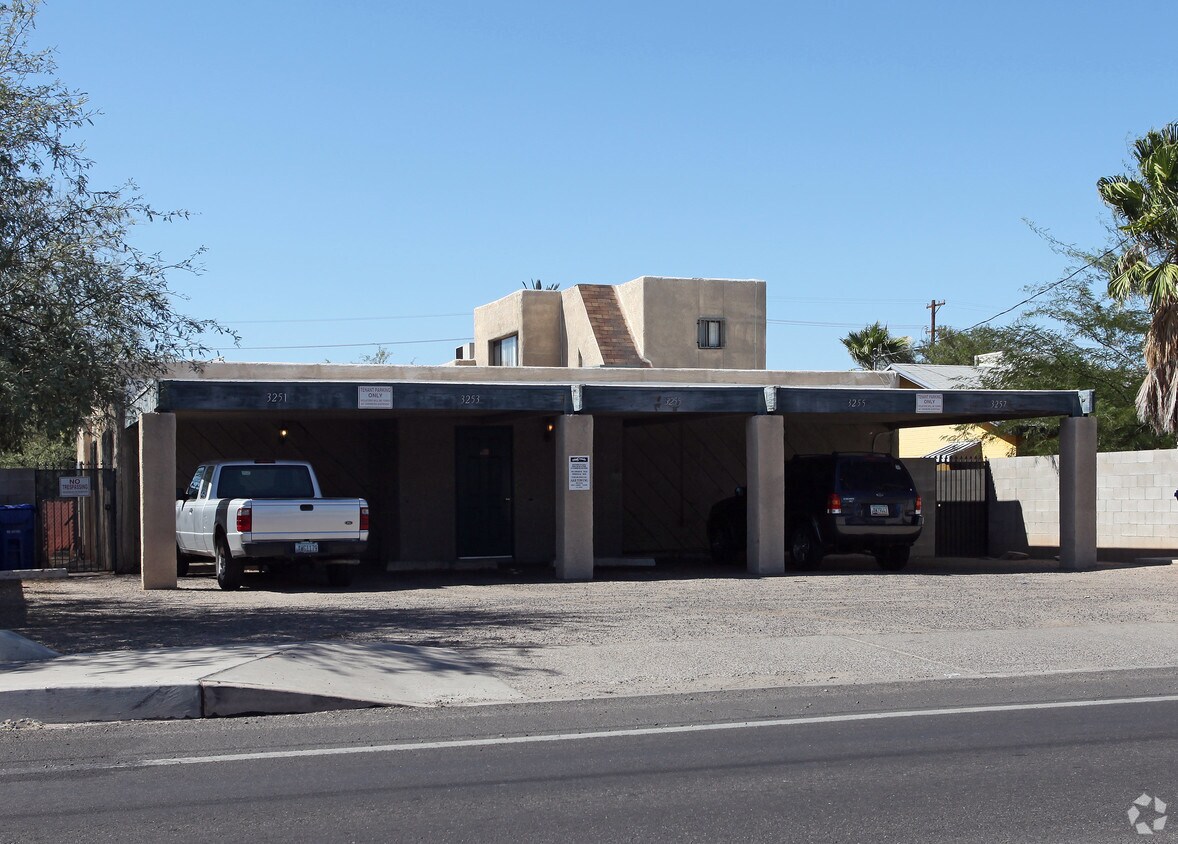 Primary Photo - 3251-3257 N Stone Ave