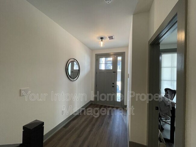 Foto del edificio - 11 Becker Pl NW