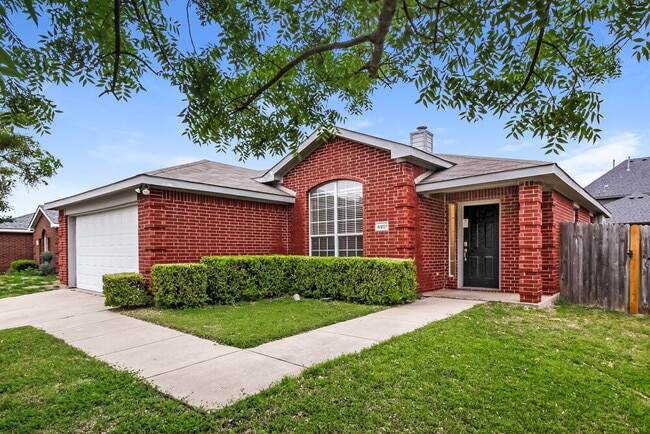 Foto del edificio - 4901 Fox Ridge Ln