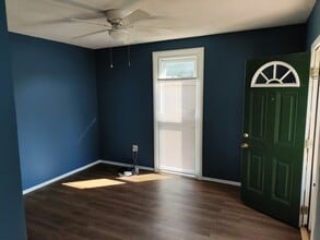 Building Photo - 104 S Tecumseh St