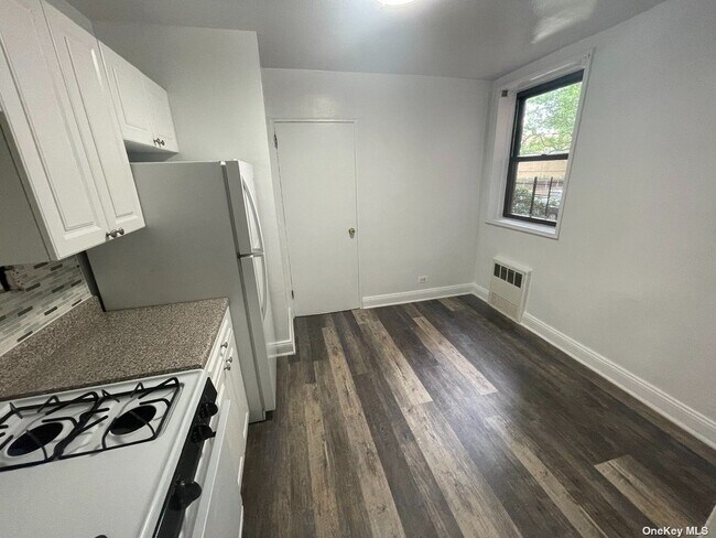 Foto del edificio - 102-30 67th Ave
