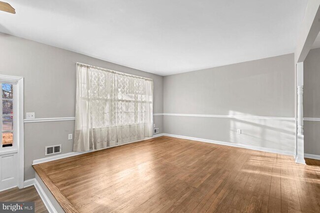 Building Photo - 11904 N Marlton Ave