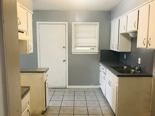 Foto del edificio - $0 First Month's Rent / $0 Deposit at Move-in
