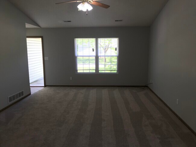 Building Photo - 2040 Old Plank Village Dr