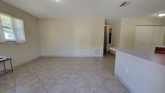 Foto del edificio - 3 bed / 1 bath Home - Coming Soon!