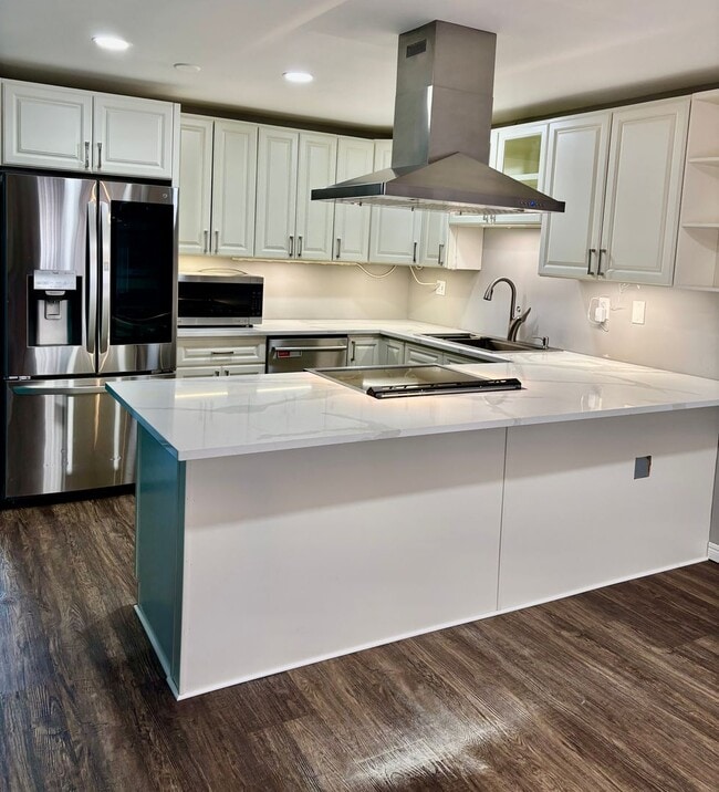 Building Photo - 2 Bed / 2 Bath updated Mercer Island condo...