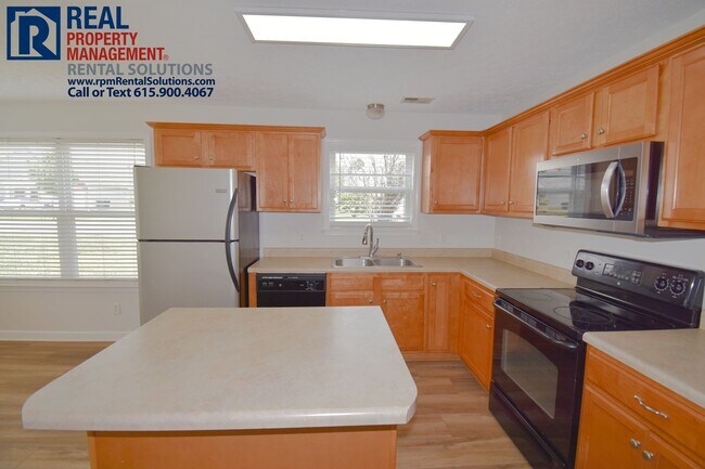 Foto del edificio - Beautiful 3BR/2BA+Bonus loft, 2 car garage...