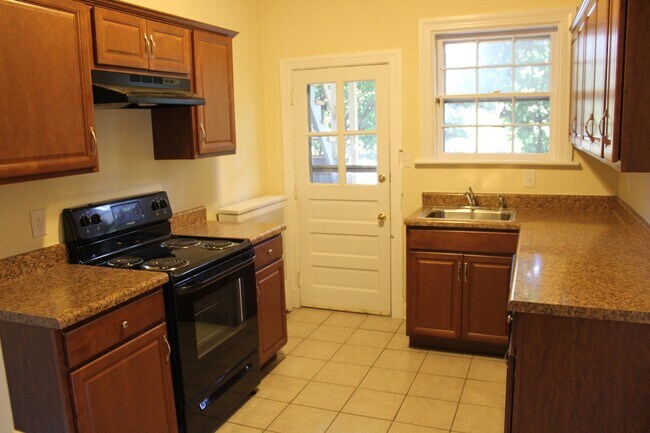 Building Photo - 4304 Bromley Ln