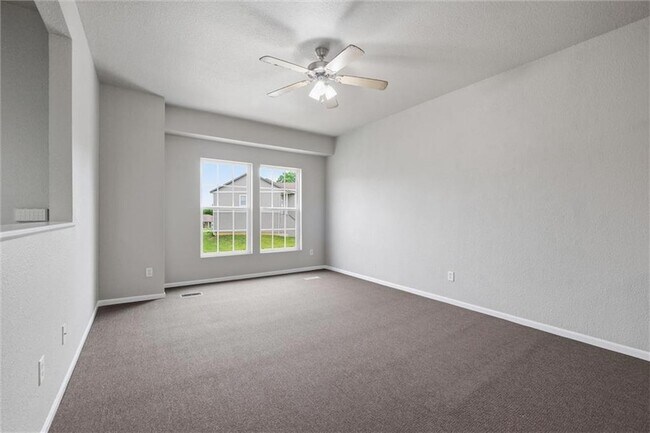 Foto del edificio - 10337 Parkview Ave