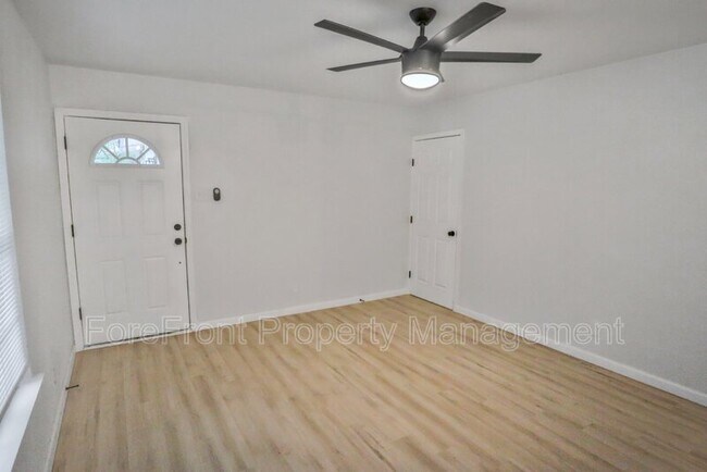 Foto del edificio - 3040 Weir Ave