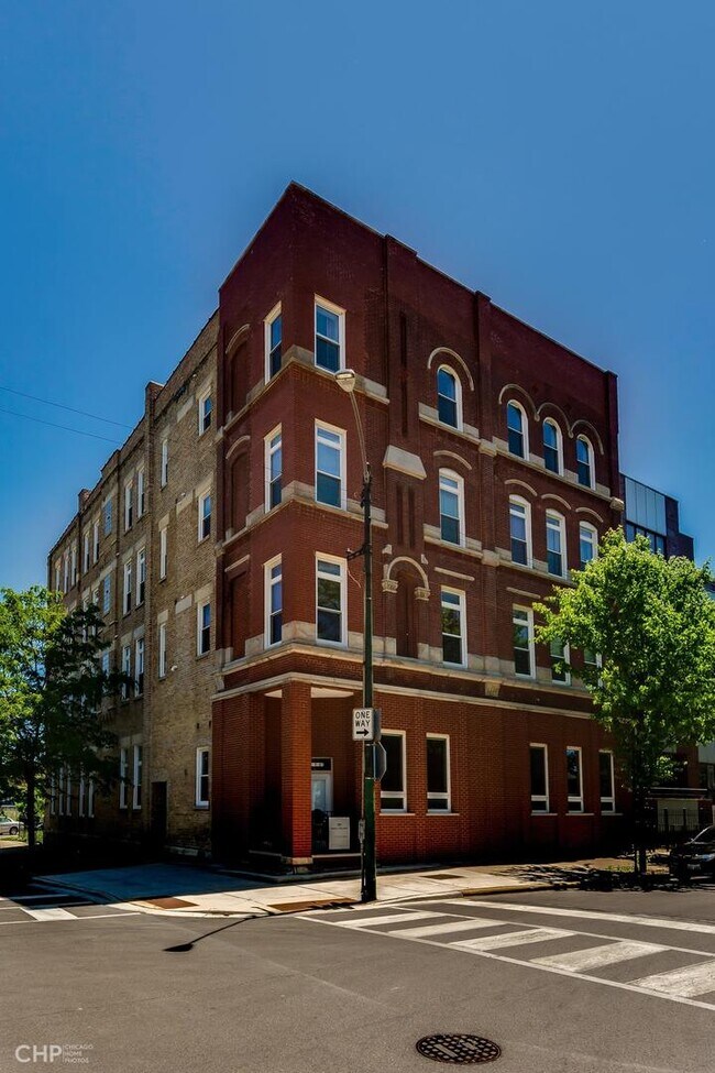 Building Photo - 1359 N Noble St