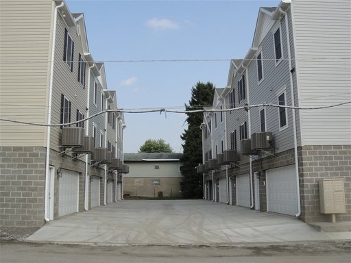 Building Photo - 72 2nd St