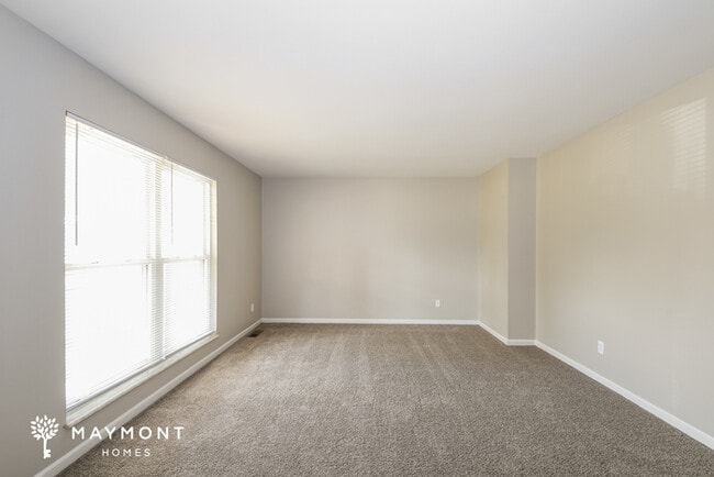 Building Photo - 3665 Seville Dr