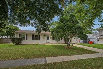 Building Photo - 2412 Southwood Dr