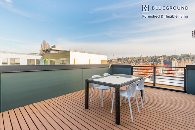 Foto del edificio - 3600 Palatine Ave N