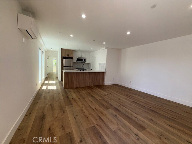 Foto del edificio - 4454 Clinton St