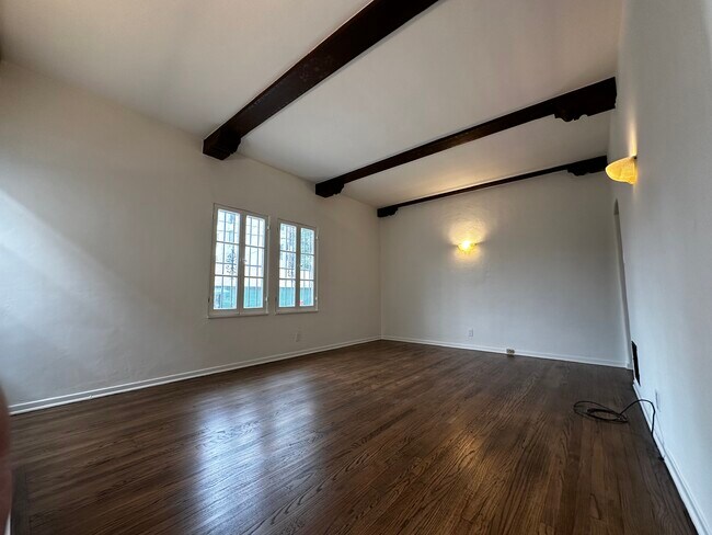 Building Photo - 1825 N Edgemont St