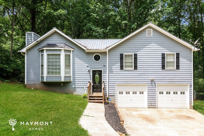 Primary Photo - Cozy 3-Bedroom Home with Vaulted Deck