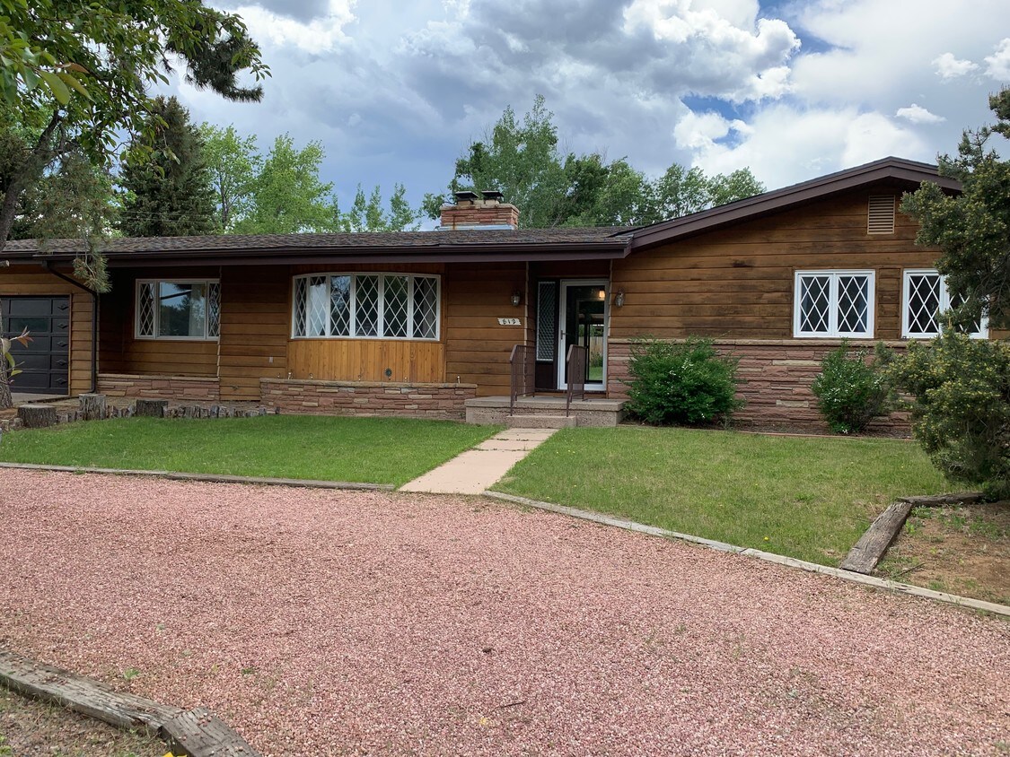 812 Cresta Rd, Colorado Springs, CO 80906 House Rental in Colorado Springs, CO