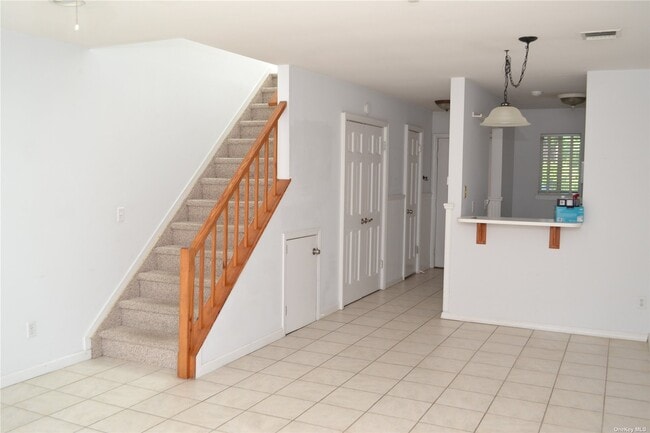 Building Photo - 220 Montauk Hwy