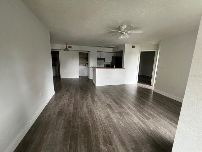 Building Photo - 405 Fountainhead Cir