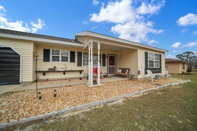 Foto del edificio - 544 Silver Course Cir