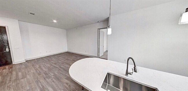 Foto del edificio - 2121 Mid Ln