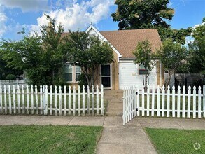 Building Photo - 2701 Stuart Dr
