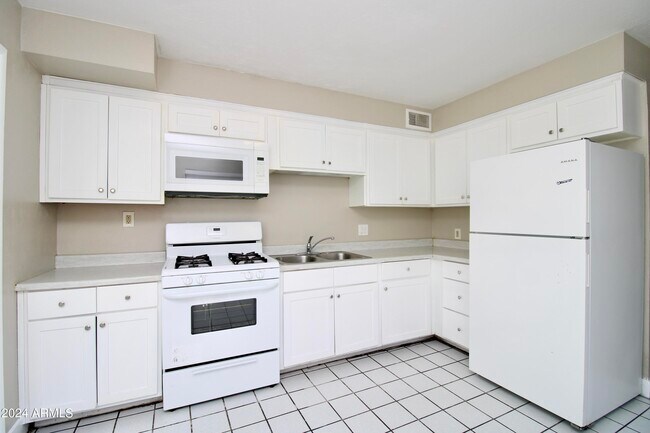 Foto del edificio - 2241 West Campbell Ave