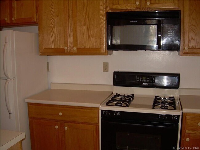 Building Photo - 98 Hoyt St