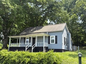 Building Photo - 306 Railroad St
