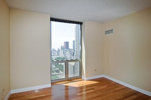 Foto del edificio - 222 N Columbus Dr