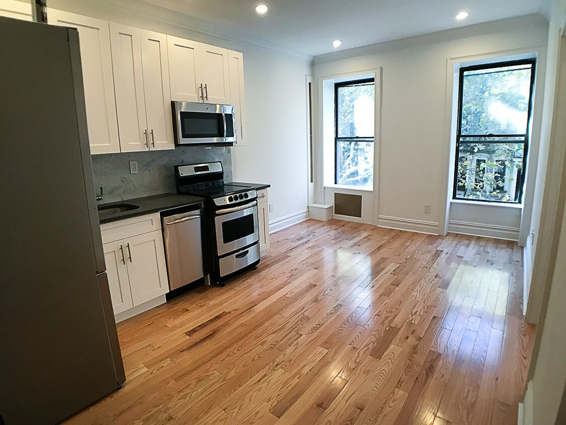 Primary Photo - 109 Park Pl