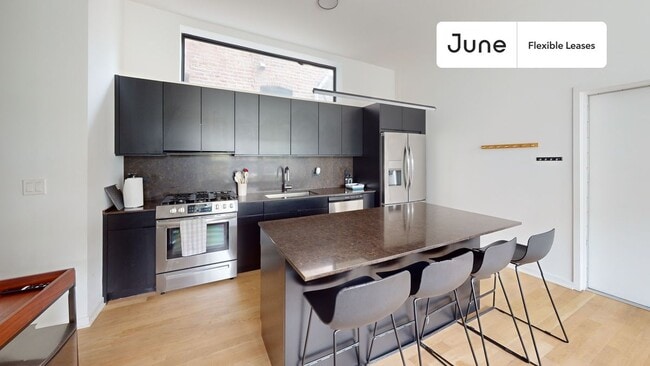 Building Photo - 2122 S Hoyne Ave