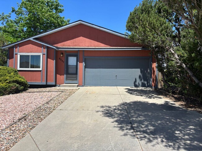 Foto del edificio - 4 Bedroom Rancher off of Powers Blvd