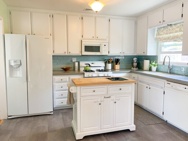 Building Photo - 6672 Eldridge St