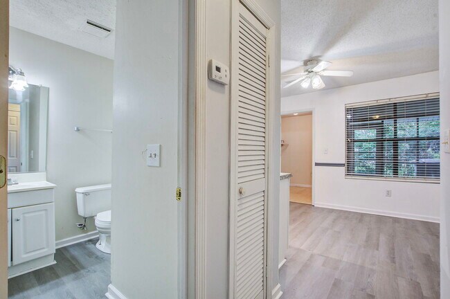 Building Photo - 6280 Lucille Dr