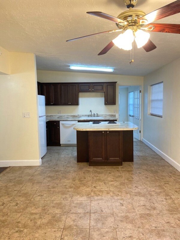 Building Photo - 3412 Oranole Rd
