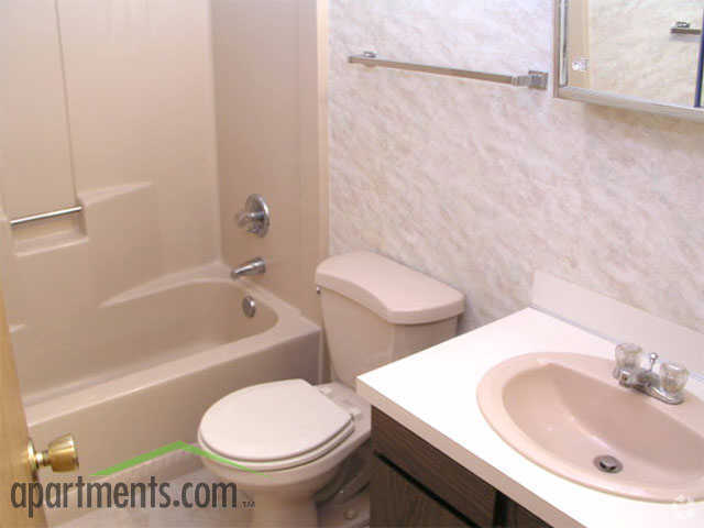 Baño - Partridge Run Apartments